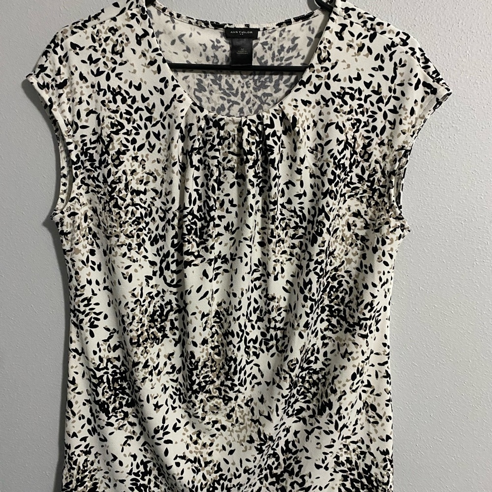 Ann Taylor Black and White Patterned Blouse
